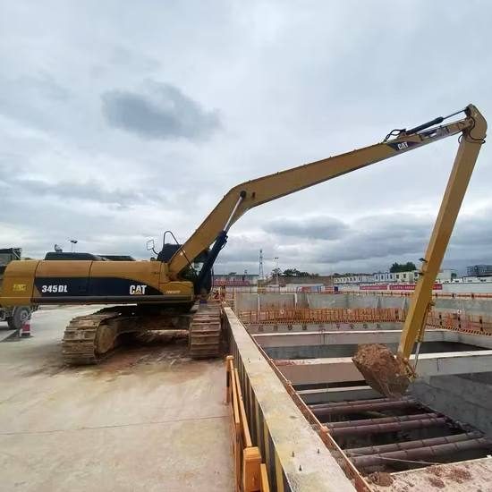 MACO CAT 345DL long-boom on a basement / foundation excavation
